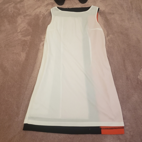 Coco & Tashi Dress - Picture 6 of 9